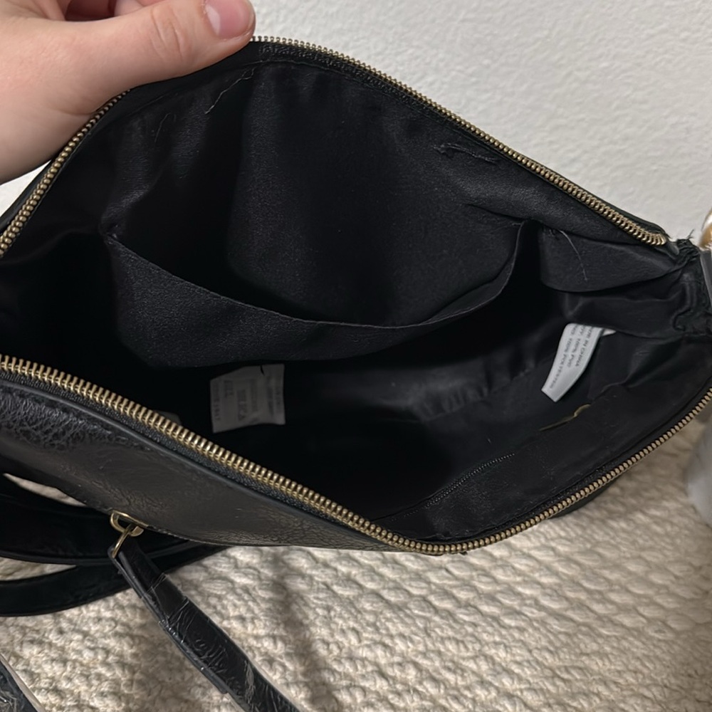 Stylish Black Shoulder Bag - Picture 7 of 10